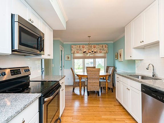 5th image of 4723 Tennis Club Ln