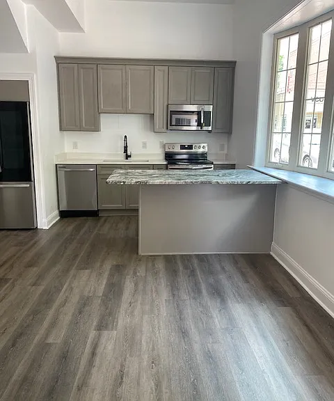405 Hancock St — Photo 3