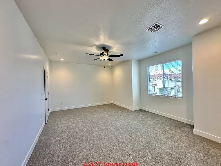 Modern 4-Bedroom Home - Spacious Layout and Beautiful Community Are — Photo 4