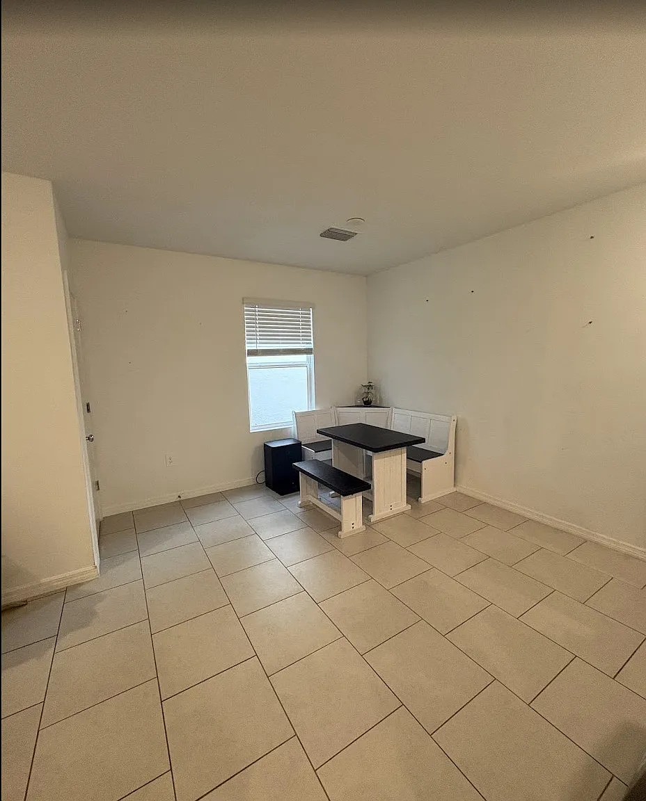 19573 Fairhill Ct — Photo 3