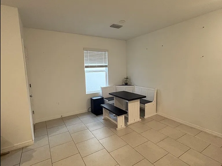 19573 Fairhill Ct — Photo 3