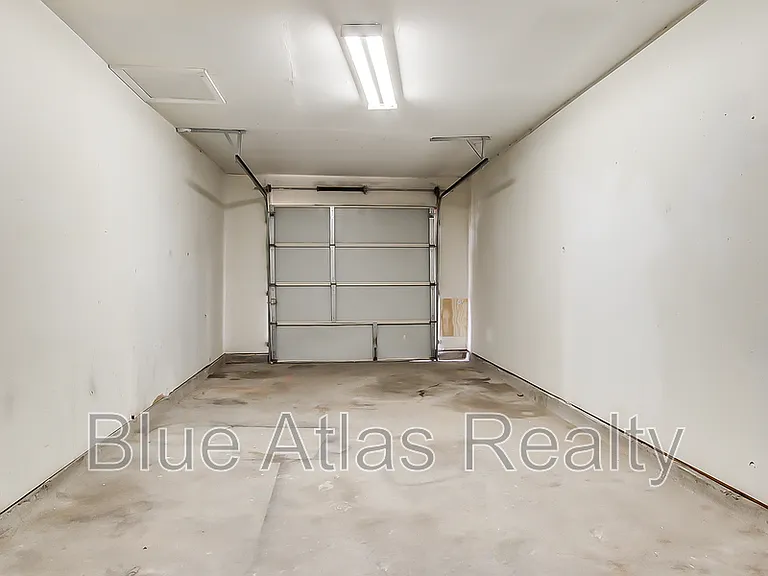 702 Catherine Ln — Photo 18