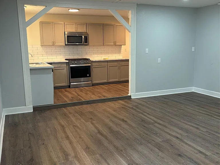 4115 Tidewater Dr — Photo 8