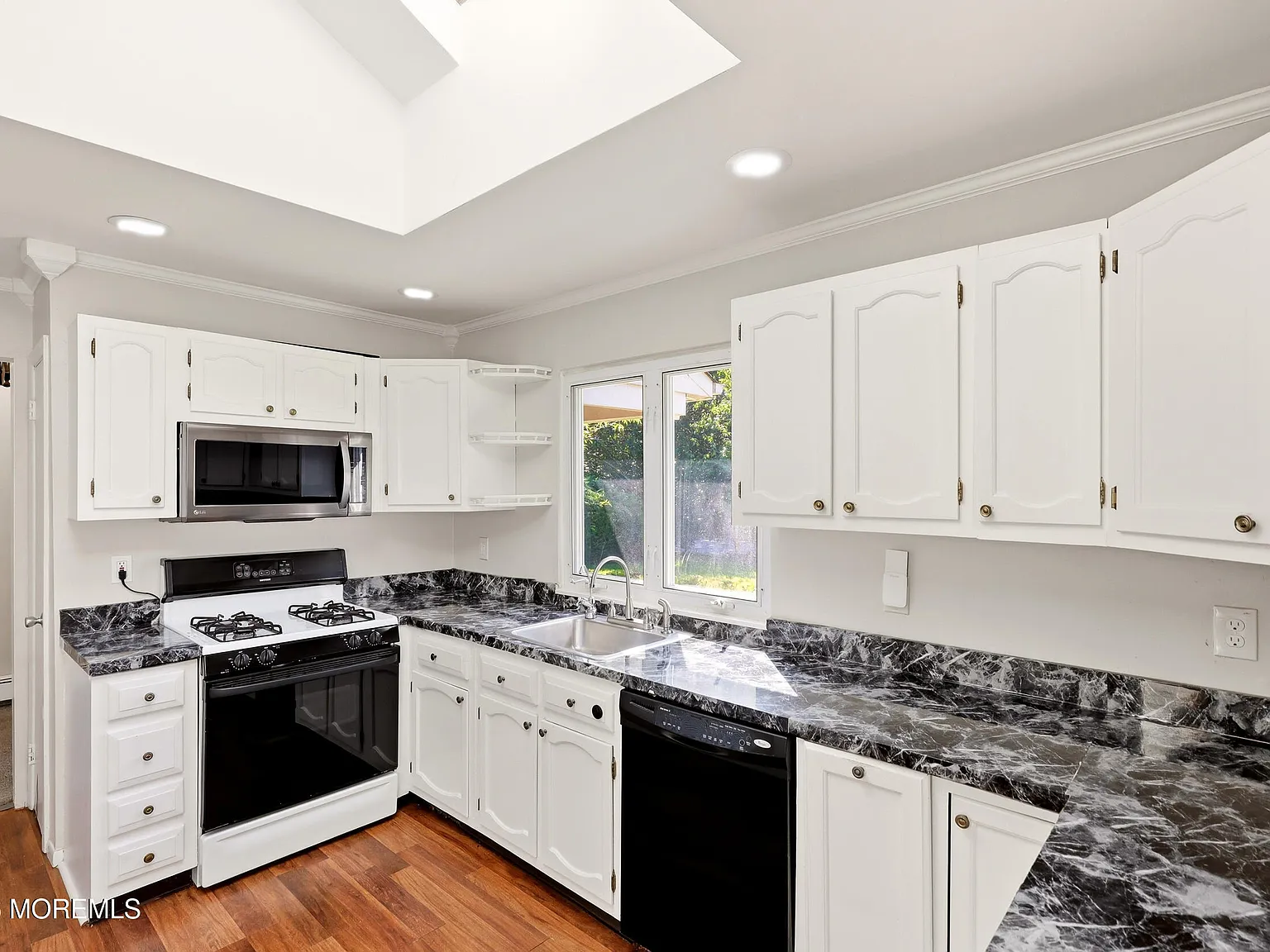 4 bed, 1836 sqft, $3,200 — Photo 4