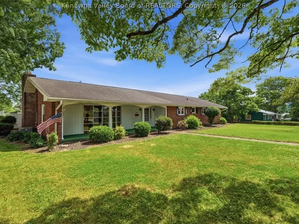 804 S Ritchie Ave, Ravenswood, WV 26164