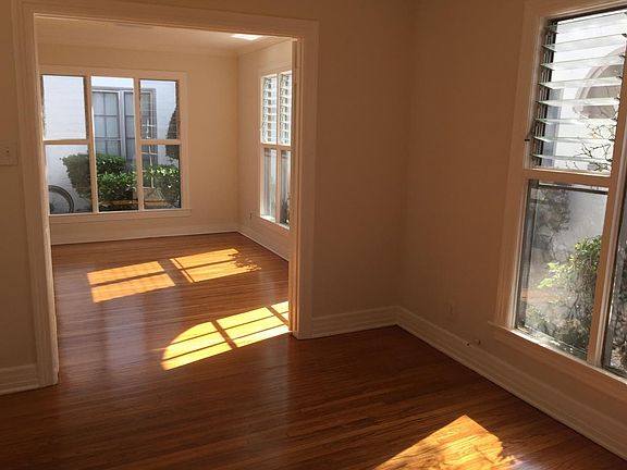 4th image of 704 Victoria Ave #12