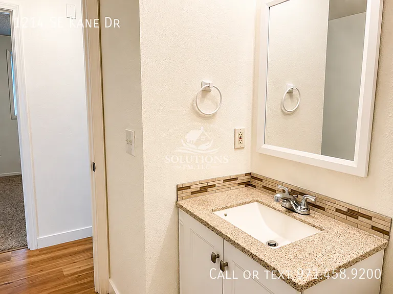 1214 SE Kane Dr — Photo 10
