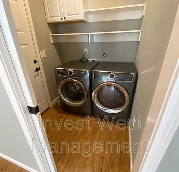 1801 NE 16th Way — Photo 5
