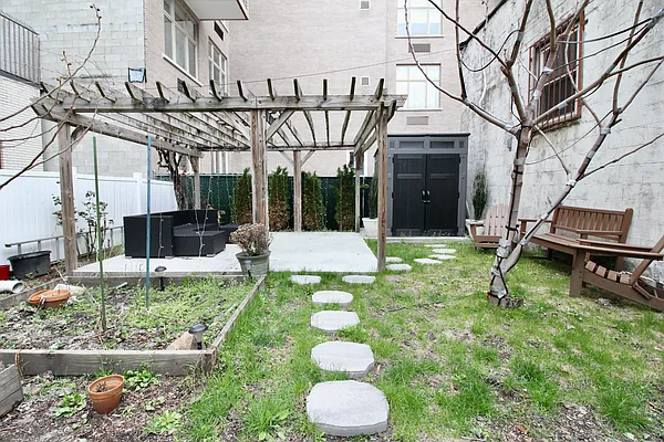 Rented by True Real Estate Group | media 12