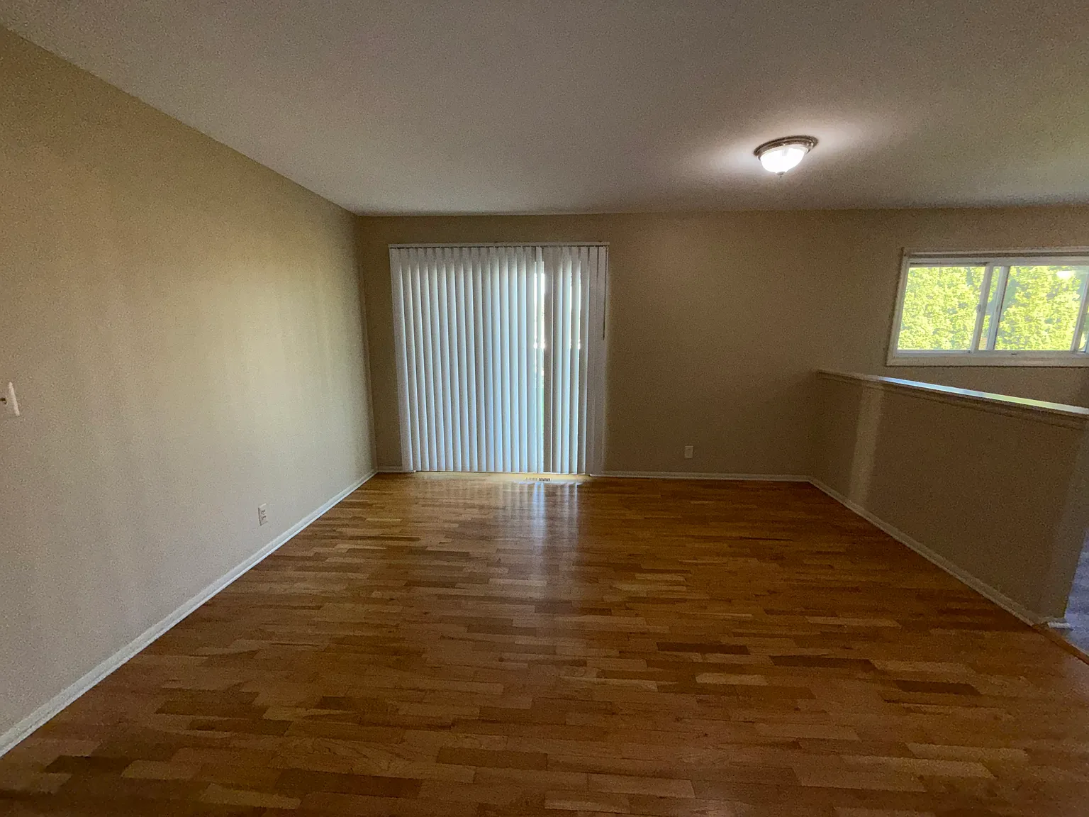 3 bed, 1.5 bath, 1127 sqft, $1,900 — Photo 4