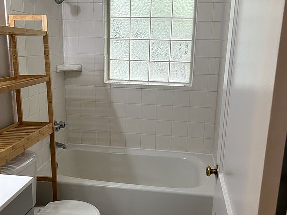 5th image of 1300 Brennen Rd APT 1