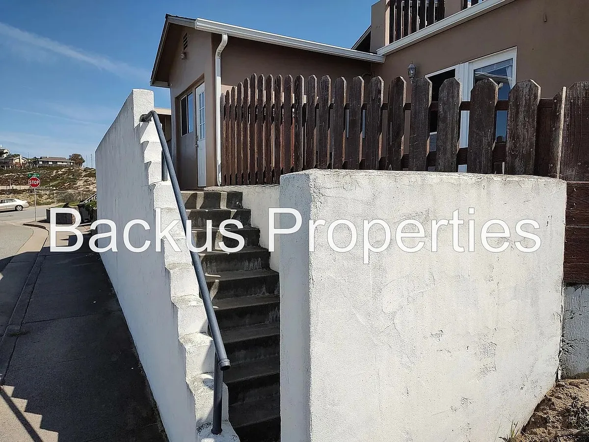 Building Photo - 1580 Wanda Ave #A