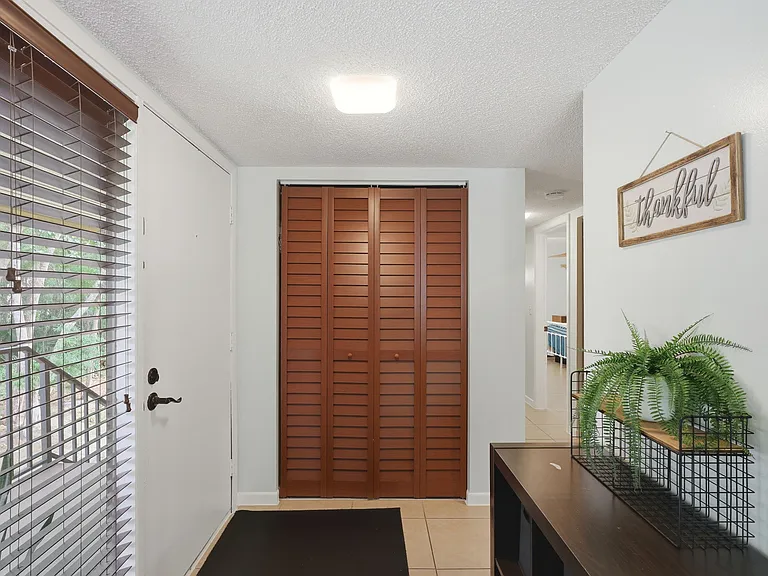 140 Orchid Woods Ct #1-13B — Photo 4