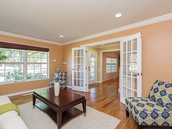 5th image of 322 Northmoor Dr