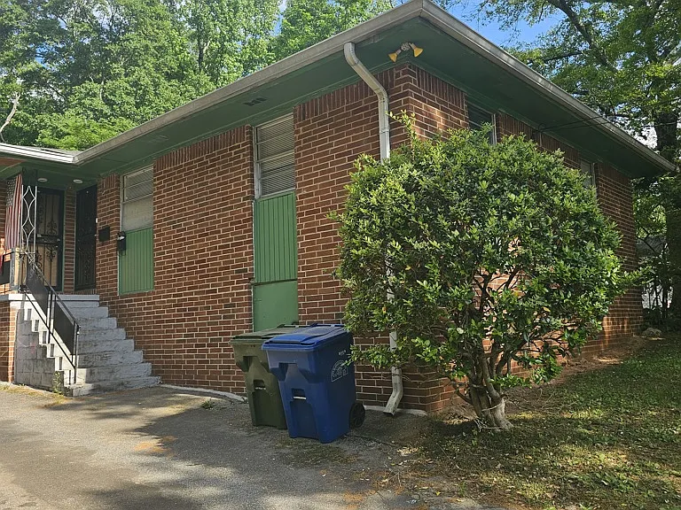 245 Stafford St NW #B — Photo 1