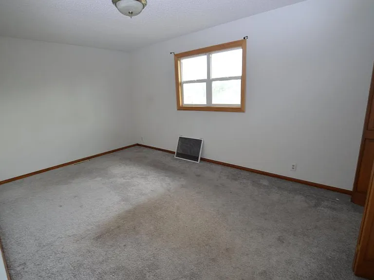 100 Clover Ct — Photo 12