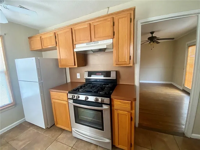 233 Eastgate Dr — Photo 6