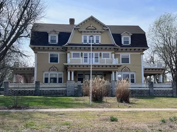 918 6th St, Oswego, KS 67356