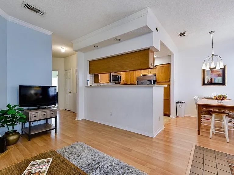 915 W 23rd St #101 — Photo 2