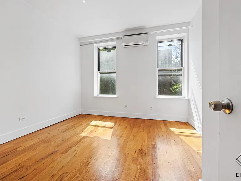 735 Rogers Ave #2L — Photo 11