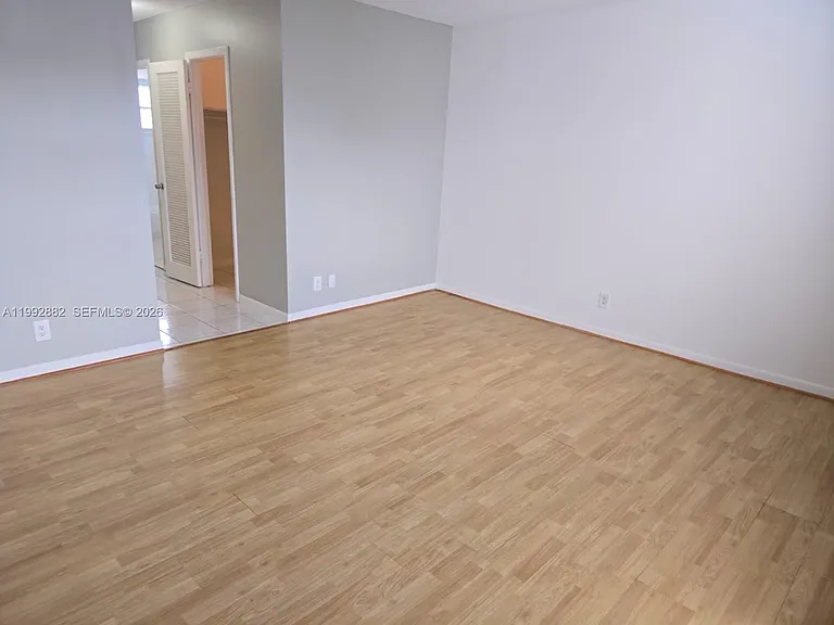 320 NE 12th Ave #703 — Photo 17