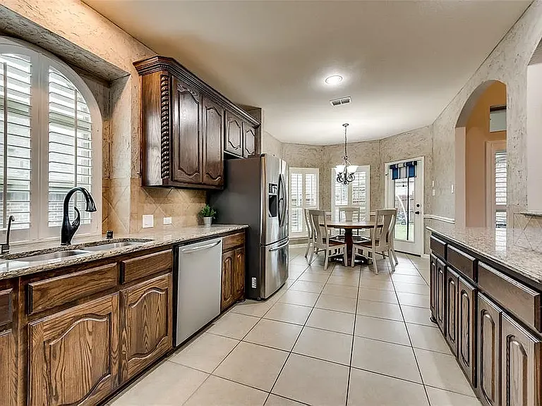 411 Sunnyside Ln — Photo 10