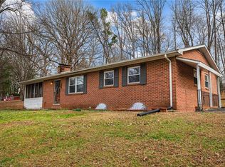 208 Crestwood Dr, Pilot Mtn, NC 27041