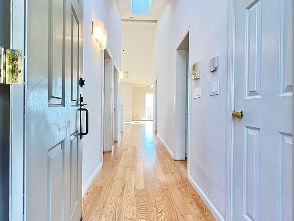 Entrace with high celiing and skylights