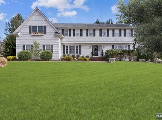 39 Degray Ter, Mahwah, NJ 07430