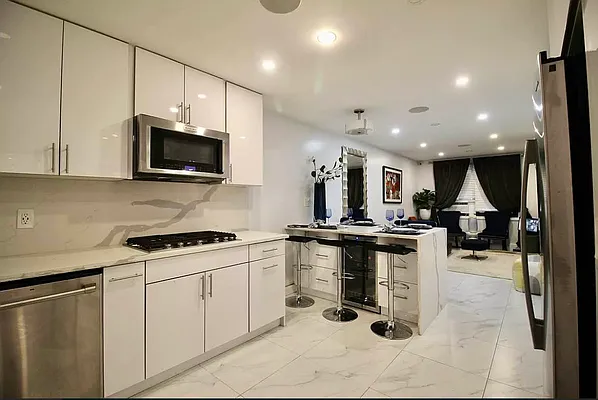 Rented by Hagstrom Management Inc | media 13