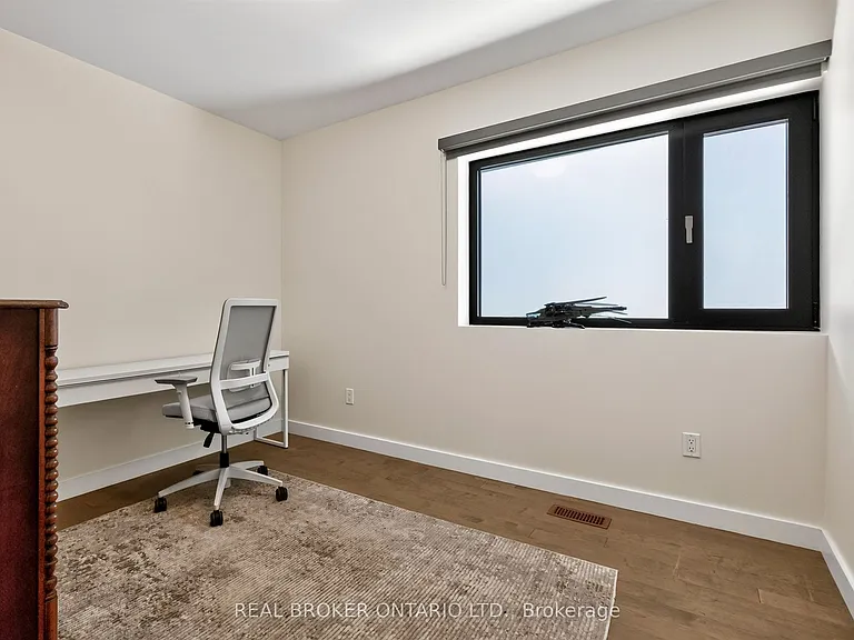 90A S Kingsway Way — Photo 22