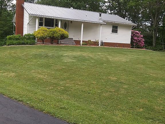3rd image of 921 Skyline Dr Box 3