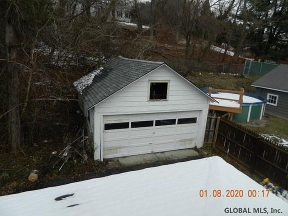 3rd image of 171 N Lake Ave