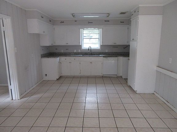 5th image of 411 Evelyn St