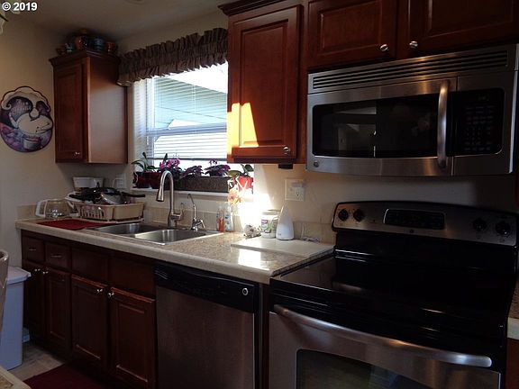 2nd image of 135 SE Whalesong Dr