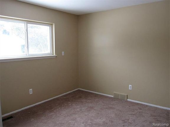 5th image of 3927 Campbell St
