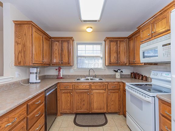 4th image of 4014 S Williams St
