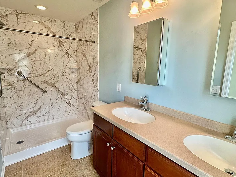 1104 Drayton Ct — Photo 12