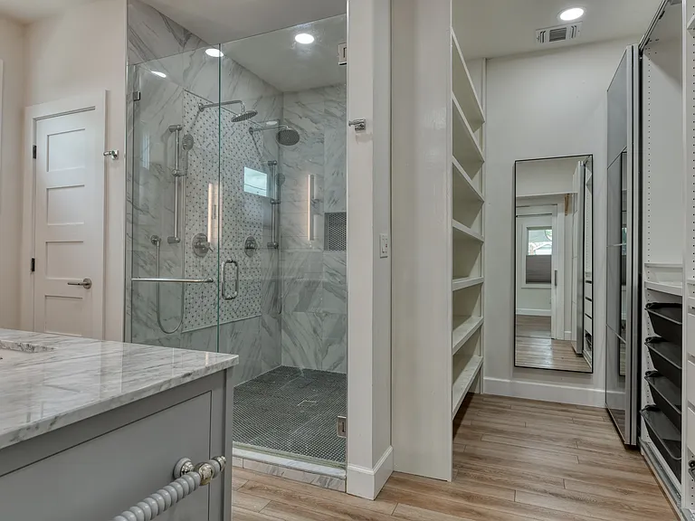523 E Huisache Ave — Photo 9