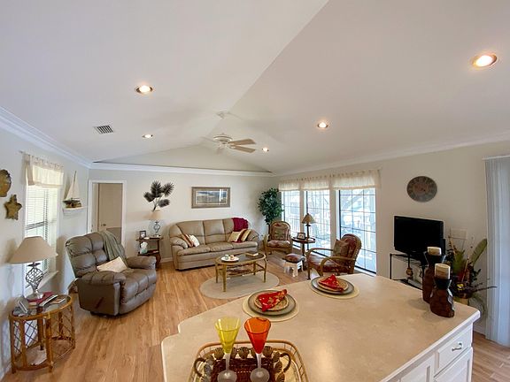 3rd image of 161 SE Foster Dr