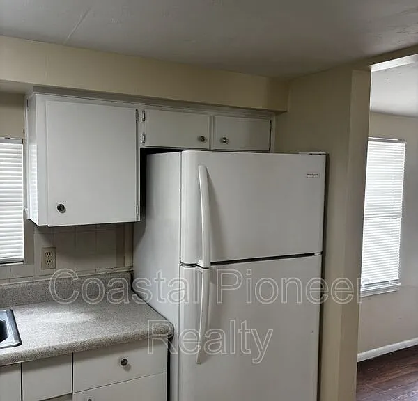 606 Cross St — Photo 4