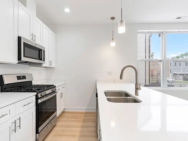 538 N Lawndale Ave — Photo 6