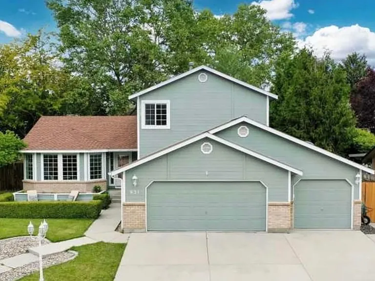 631 N Stierman Way — Photo 2