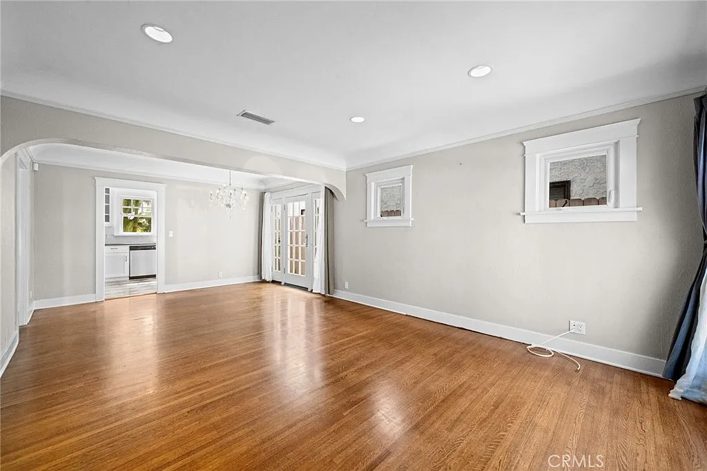 2 bed, 850 sqft, $4,100 — Photo 2