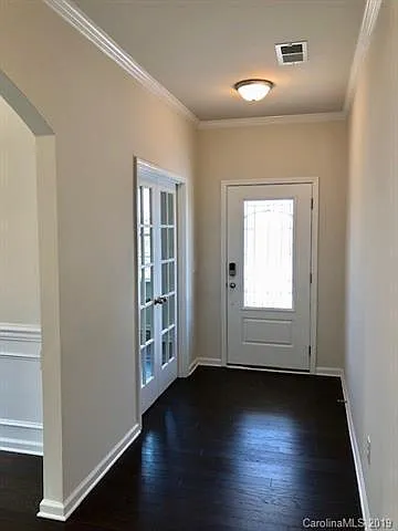 5 bed, 4.5 bath, 3269 sqft, $3,400 — Photo 3