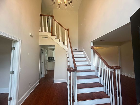2nd image of 3848 Waterford Dr