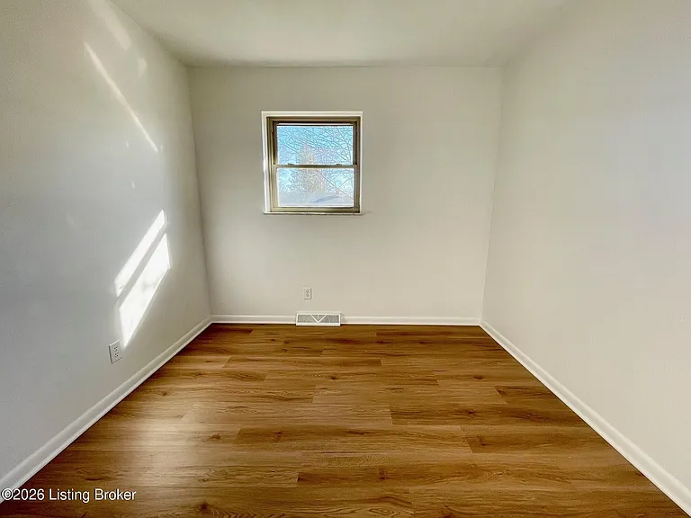631 Parkwood Dr — Photo 5