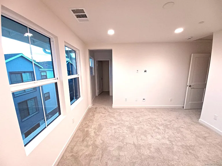 2586 Delphinium Ln — Photo 7