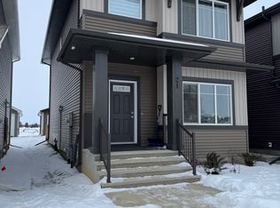 21 Raspberry Rd #B, Saint Albert, AB T8N8A3
