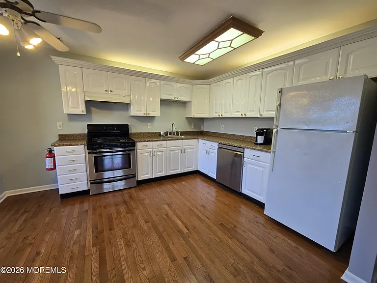 274 Easy St #RIGHT — Photo 5